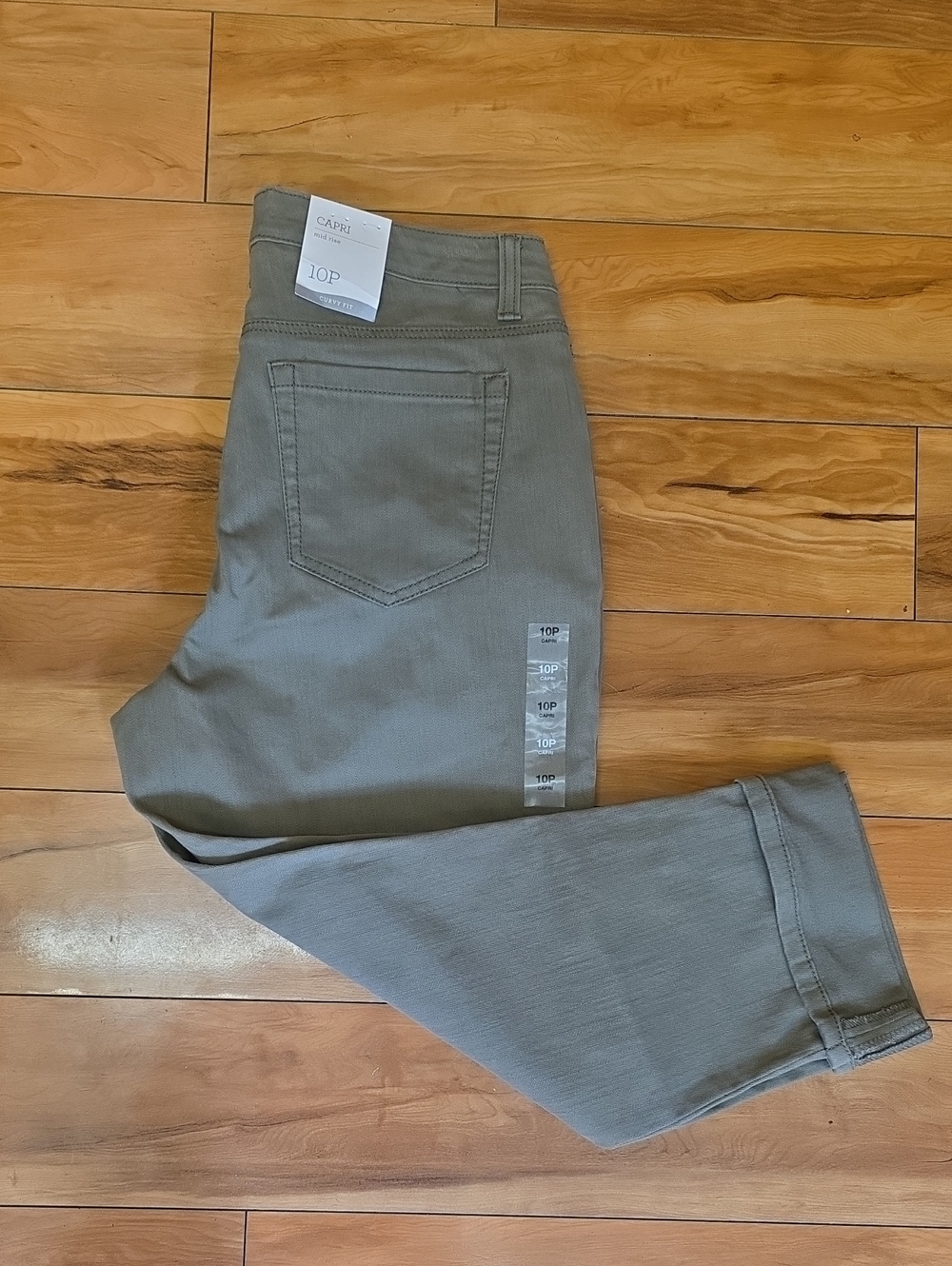 NEW Style & Co Curvy Mid Rise Capri Denim Pants Olive Sprig Size 10P